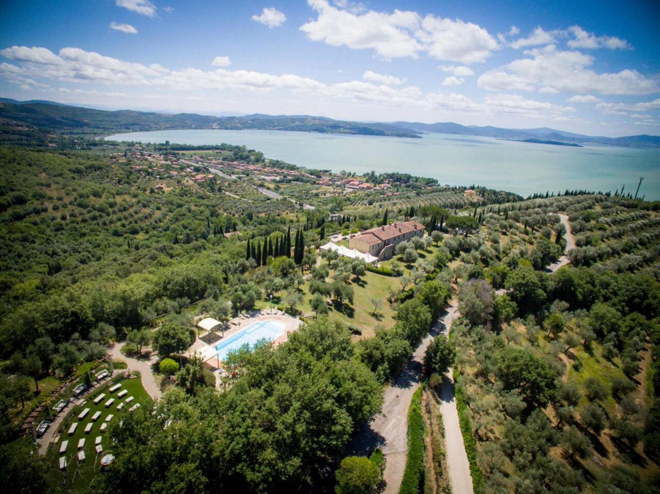 Pool Wedding ideas. Amazing view of the pool area, garden temple, villa and Lake Trasimeno.