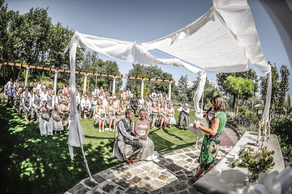 Weddings Italy -ceremony-in-the-garden-temple-at-villa-san-crispolto