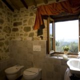 All the bathrooms have windows overlooking Lake Trasimeno.villa wedding Italy