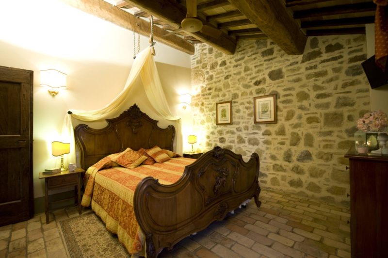 One of the 4 bedrooms, all are supplied with antique furniture and fan ceiling.villa wedding Italy